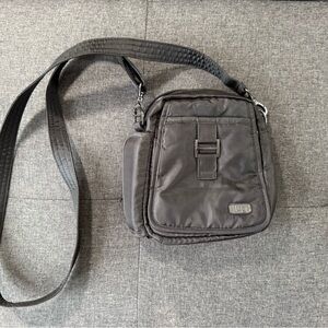 Lug Infinity Collection Can Can Crossbody Black